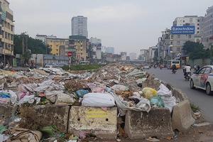 Đường giao thông thành chỗ đổ rác