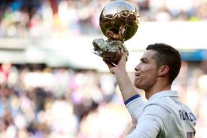 Gerrard: "Ronaldo xứng đáng Quả Bóng Vàng thứ năm"