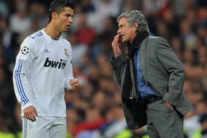 Ronaldo hầu tòa, Mourinho bị cáo buộc trốn thuế