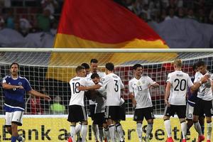 Joachim Löw đang nắm trong tay đội hình B đắt nhất thế giới