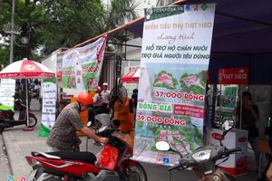 Hà Nội mở điểm bán thịt heo đồng giá 39.000 đồng một kg