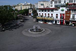 Nắng nóng đổ lửa, Hồ Gươm vắng hoe như mùng 1 Tết