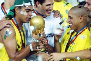 Roberto Carlos bị cáo buộc dùng doping ở World Cup 2002