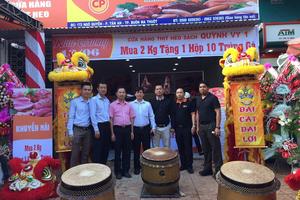 Khai trương chuỗi cửa hàng thịt heo sạch giúp đỡ người chăn nuôi