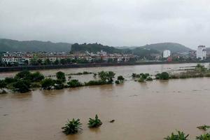 Áp thấp hướng vào bờ, miền Bắc nguy cơ lũ quét