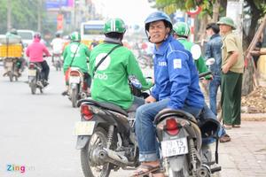 Hà Nội cấm dịch vụ đi chung xe của Uber, Grab