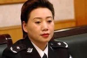 Quan bà Trung Quốc mê tiền vô độ, hám “phi công trẻ”