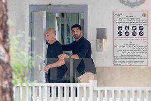 Cựu Thủ tướng Israel Ehud Olmert được ra tù trước thời hạn