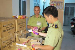 Hà Nội: Bắt giữ gần 2 tấn pháo hoa điện nhập lậu tại cầu Vĩnh Tuy