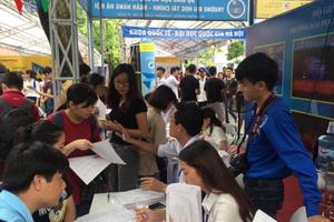Hàng ngàn thí sinh tham gia Ngày hội Tư vấn xét tuyển ĐH, CĐ