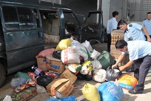 Thuê người tâm thần làm... giám đốc để buôn lậu