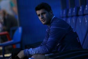 Morata: Con rối đáng thương trong cuộc chiến MU - Real