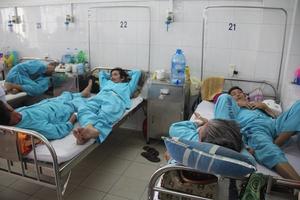 Bác sĩ ồ ạt xin nghỉ, bệnh viện gồng mình ‘gánh’ bệnh nhân