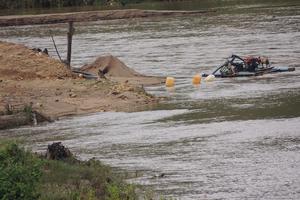 Cát tặc cày xới sông Pô Kô