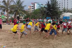 Tỉnh chấn chỉnh để du khách tổ chức các trò chơi lành mạnh 	