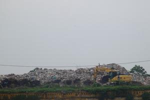 Rác quá tải gây ô nhiễm hành người dân