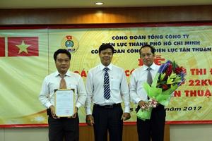 Gắn biển công trình chào mừng 88 năm ngày thành lập Công đoàn Việt Nam