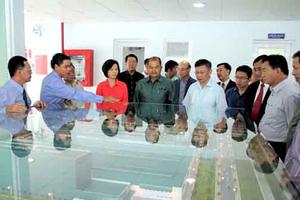 Đoàn Đại biểu cấp cao Đảng Nhân dân cách mạng Lào thăm và làm việc tại Nhà máy sữa Việt Nam của Công ty Cổ phần Sữa Việt Nam (Vinamilk)