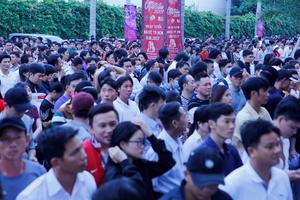 Khoảng 15.000 thí sinh đổ về Sài Gòn thi hát Bolero