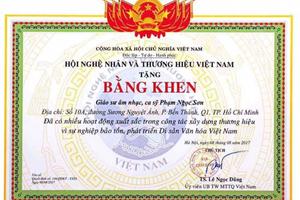 Ca sĩ Ngọc Sơn được phong Giáo sư âm nhạc, trò đùa quá trớn?