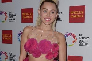 Nữ ca sỹ Miley Cyrus giành giải đặc biệt tại Teen Choice Awards