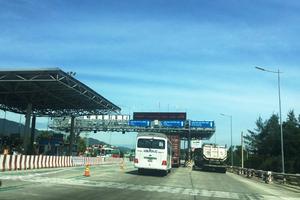 Lạ lùng hai dự án BOT bị trùng trạm thu phí