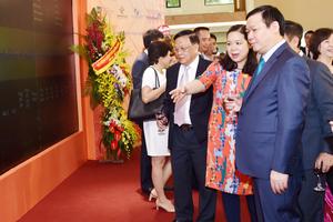 Phó Thủ tướng Chính phủ Vương Đình Huệ dự lễ khai trương thị trường chứng khoán phái sinh 
