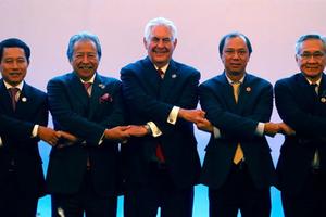 ASEAN ra tuyên bố chung, kêu gọi tránh quân sự hóa ở Biển Đông