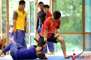 VĐV đổ mồ hôi, rơi nước mắt bên trong “lò luyện vàng” SEA Games