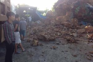 Hải Phòng: Lở núi, 40 khối đá vùi lấp nhà dân