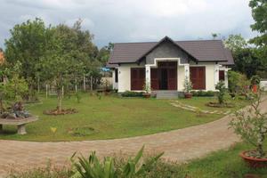 Không đập bỏ nhà vườn trái phép trên đất của Phó ban Tổ chức Tỉnh ủy