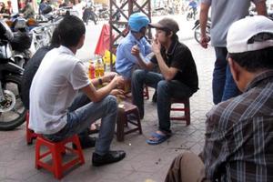 Hút thuốc lá trong sinh viên: Dễ hút, khó dời xa bệnh tật