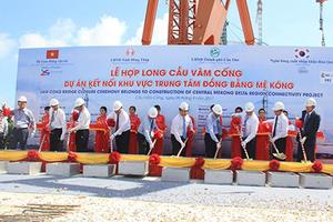 Hợp long cầu Vàm Cống bắc qua sông Hậu