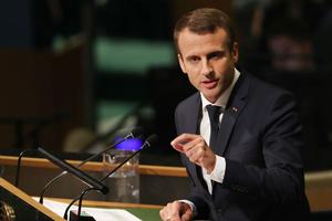 Tổng thống Macron trượt dài vì thái độ ngạo mạn, xa cách