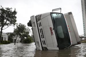 "Quái vật" Irma trút cuồng nộ cực đại lên Florida