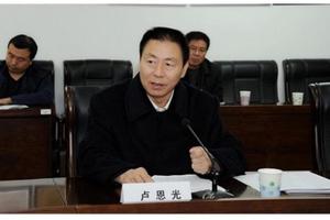 Quan tham TQ gây sốc với "tài" phù phép hồ sơ