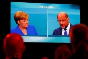 Thủ tướng Merkel chiến thắng áp đảo đối thủ trong tranh luận trên truyền hình