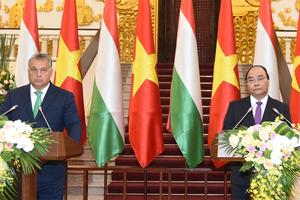 Thủ tướng Việt Nam và Hungary gặp gỡ báo chí