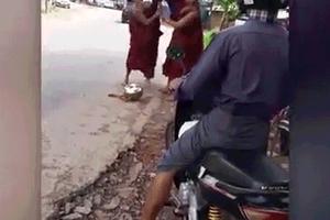 Nhà sư Myanmar đánh nhau giữa đường