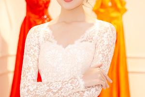 Trang phục gợi cảm của Á hậu Thuỳ Dung tại Hoa hậu quốc tế 2017