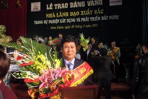 Hiệu trưởng lấy tiền trường "mua" danh hiệu cá nhân bị cảnh cáo