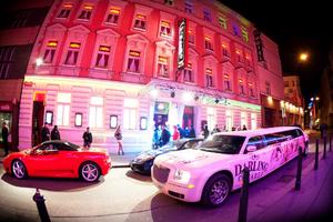 Quán bar thoát y nhiều gái đẹp nhất châu Âu