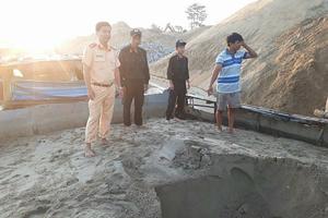 Bắt thêm tàu hút cát trái phép trên sông Thu Bồn	