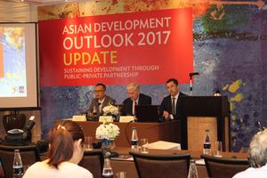 ADB dự báo tăng trưởng của Việt Nam năm 2017 còn 6,3%