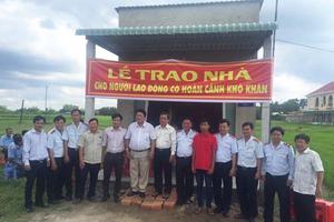 Long An: Trao nhà cho nhân viên Thanh tra tỉnh có hoàn cảnh khó khăn
