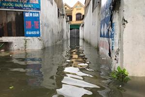 Mưa to diện rộng, thành phố Vinh tê liệt trong biển nước