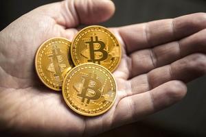 Sử dụng thanh toán bằng tiền ảo Bitcoin, Đại học FPT sẽ bị phạt đến 200 triệu đồng?