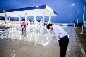 Đăng tin đồn thất thiệt cấm công chức đổ xăng tại trạm xăng Nhật