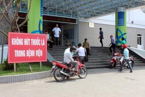 Nhiều khó khăn trong việc cấm hút thuốc lá tại bệnh viện