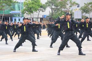 Cấm vận chuyển chất nổ, chất độc hại, nguy hiểm và vũ khí 